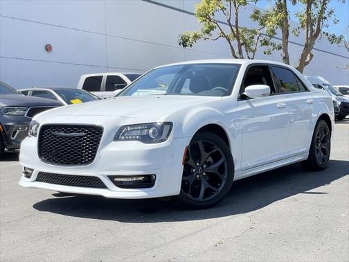 2023 Chrysler 300 Touring L