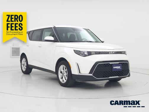 White 2025 Kia Soul LX