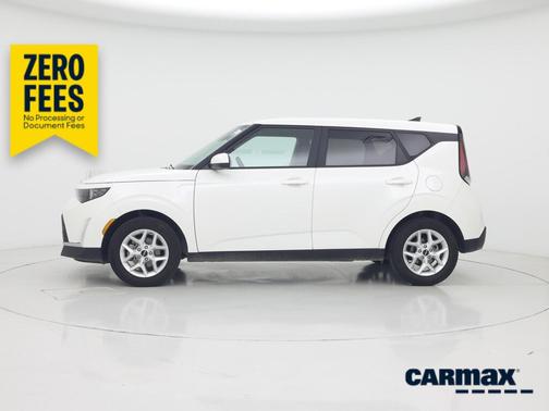 White 2025 Kia Soul LX