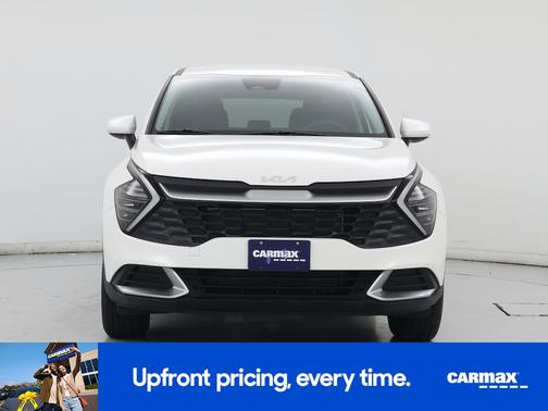 White 2024 Kia Sportage LX