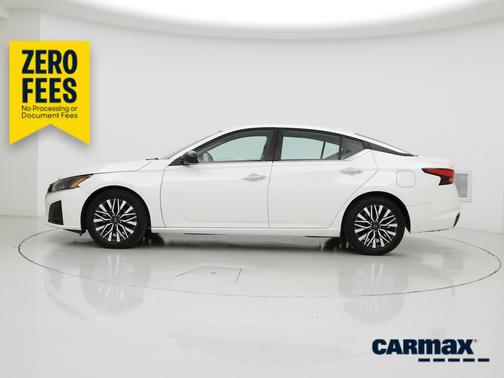White 2024 Nissan Altima SV