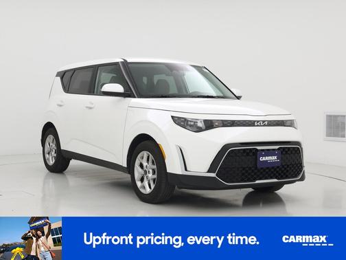 White 2025 Kia Soul LX