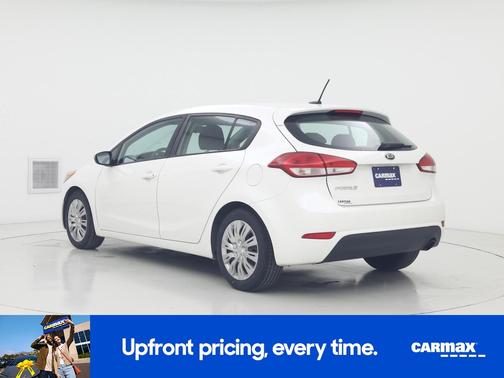 White 2016 Kia Forte LX
