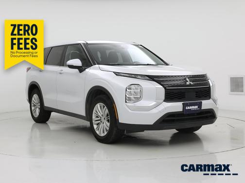 White 2024 Mitsubishi Outlander ES