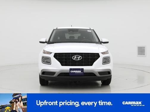 White 2025 Hyundai VENUE SE