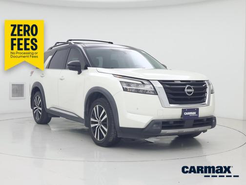 White 2023 Nissan Pathfinder Platinum