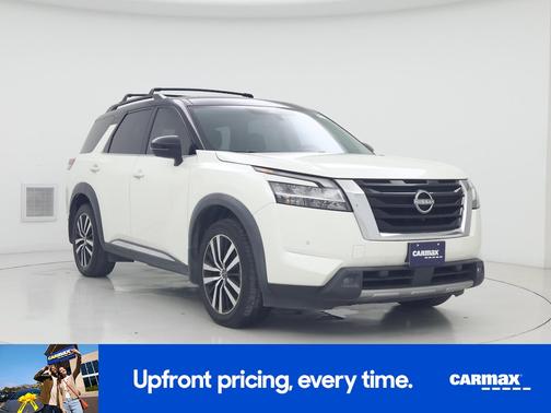 White 2023 Nissan Pathfinder Platinum