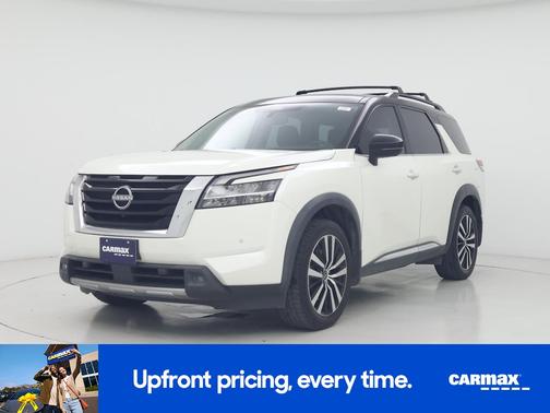 White 2023 Nissan Pathfinder Platinum