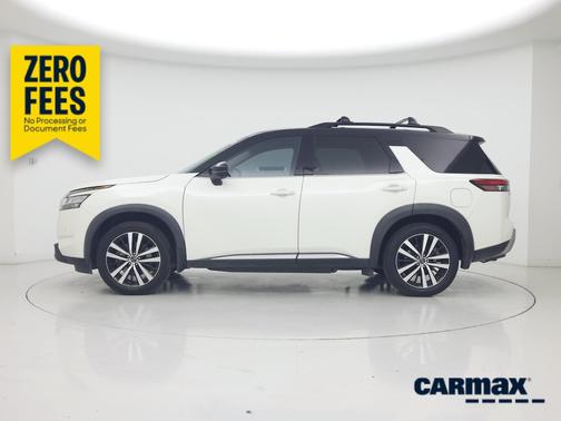 White 2023 Nissan Pathfinder Platinum