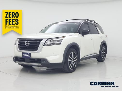 White 2023 Nissan Pathfinder Platinum