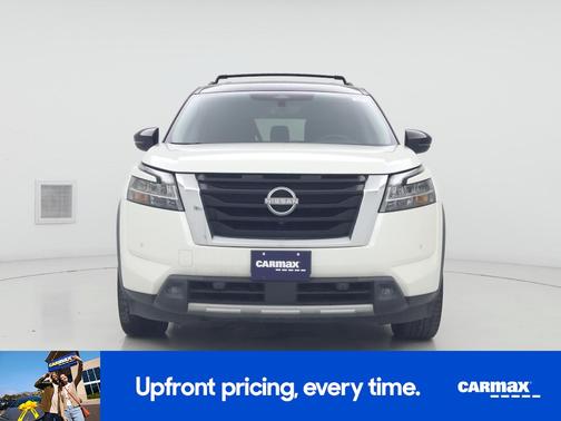 White 2023 Nissan Pathfinder Platinum