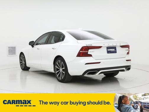 2022 Volvo S60 B5 Momentum