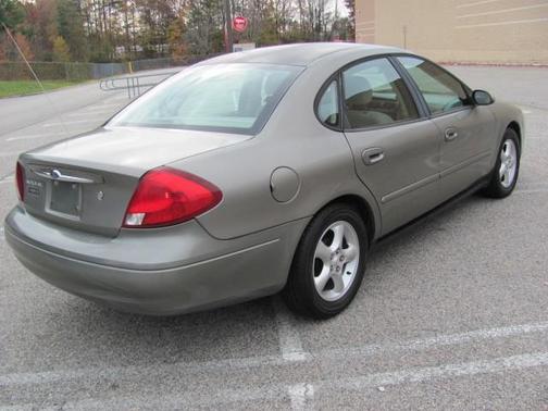 2002 Ford Taurus SE
