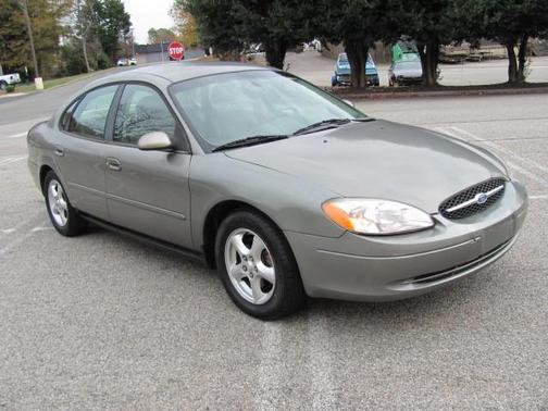 2002 Ford Taurus SE