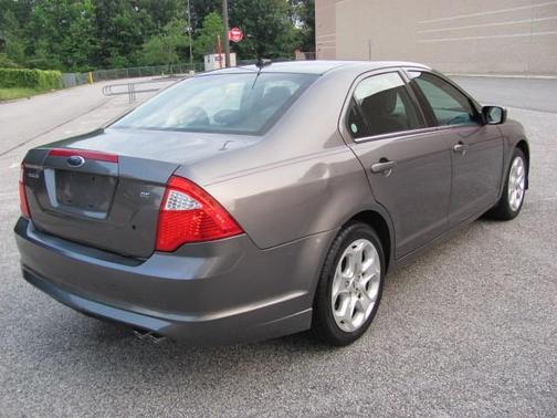 Gray 2010 Ford Fusion SE