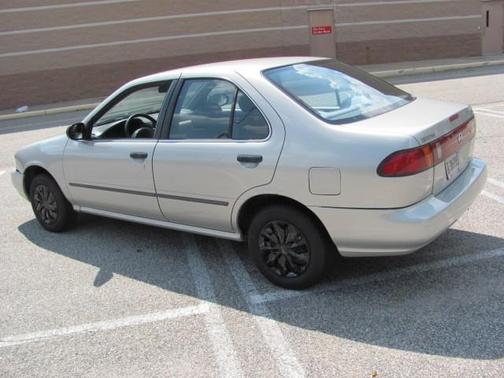 Silver 1997 Nissan Sentra GXE