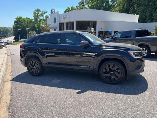 Deep Black Pearl 2024 Volkswagen Atlas Cross Sport 2.0T SE w/Technology