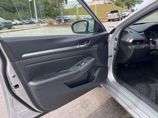 Brilliant Silver Metallic 2022 Nissan Altima 2.5 SV