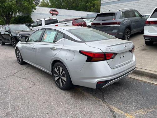 Brilliant Silver Metallic 2022 Nissan Altima 2.5 SV