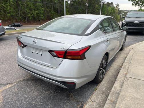 Brilliant Silver Metallic 2022 Nissan Altima 2.5 SV