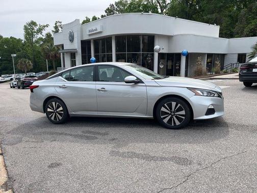 Brilliant Silver Metallic 2022 Nissan Altima 2.5 SV