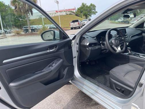 Brilliant Silver Metallic 2022 Nissan Altima 2.5 SV