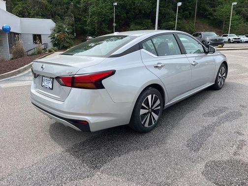 Brilliant Silver Metallic 2022 Nissan Altima 2.5 SV