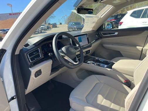 opal white pearl 2026 Volkswagen Atlas 2.0T SEL