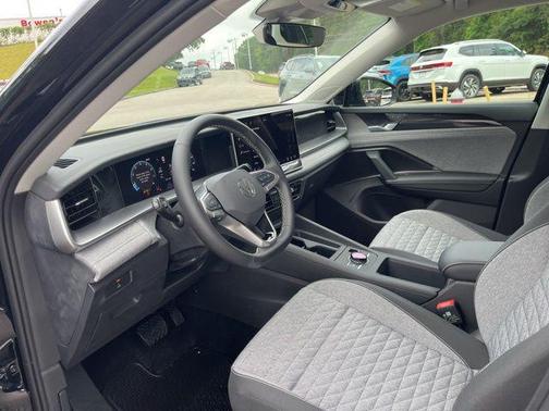 deep black pearl 2026 Volkswagen Tiguan 2.0T S