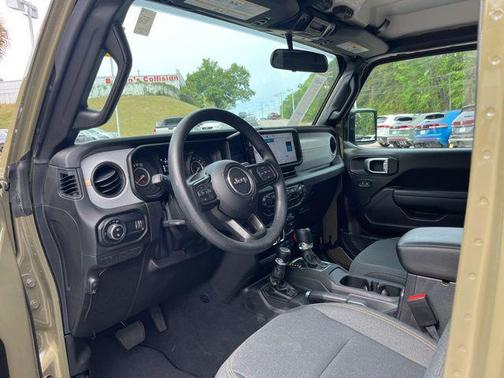 41 2025 Jeep Gladiator Nighthawk