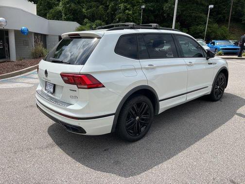 White 2022 Volkswagen Tiguan 2.0T SE R-Line Black 4MOTION