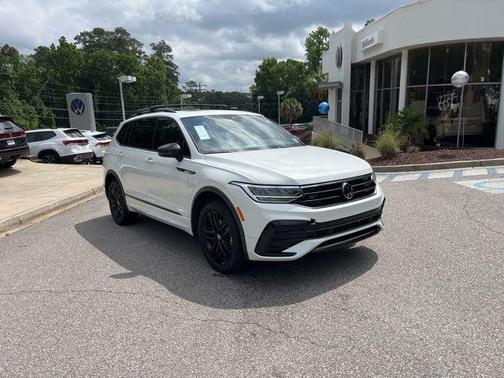 White 2022 Volkswagen Tiguan 2.0T SE R-Line Black 4MOTION