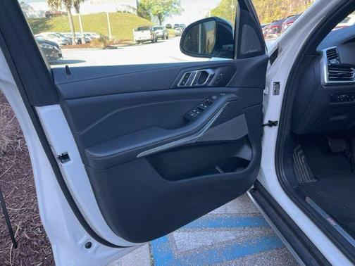 Mineral White Metallic 2023 BMW X5 xDrive40i