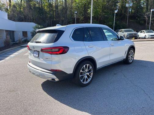 Mineral White Metallic 2023 BMW X5 xDrive40i
