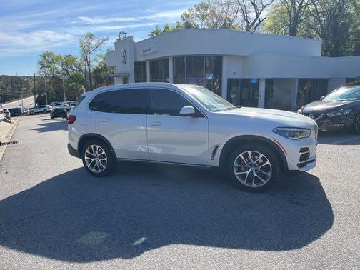 Mineral White Metallic 2023 BMW X5 xDrive40i