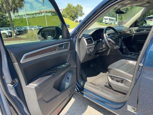 Blue Metallic 2018 Volkswagen Atlas 3.6L SEL Premium