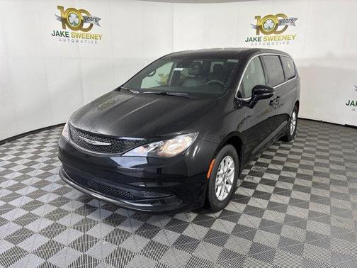 2025 Chrysler Voyager LX