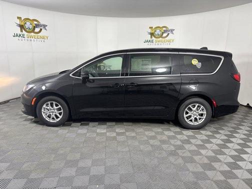 2025 Chrysler Voyager LX