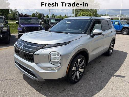 Moonstone Gray Metallic 2025 Mitsubishi Outlander SE