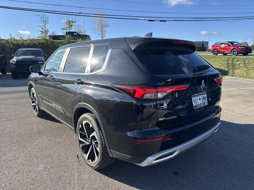 2024 Mitsubishi Outlander SE