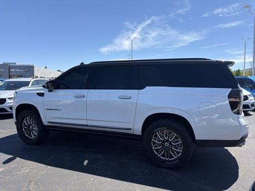 White Frost Tri-Coat 2023 GMC Yukon XL Denali Ultimate
