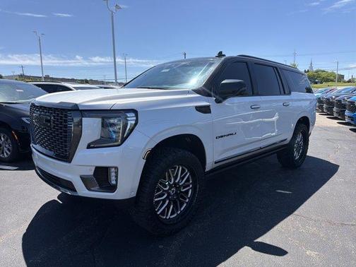 White Frost Tri-Coat 2023 GMC Yukon XL Denali Ultimate