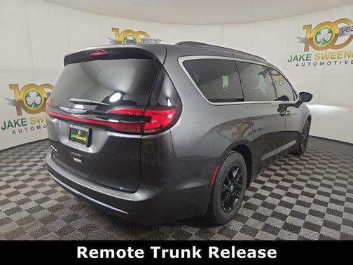 2022 Chrysler Pacifica Touring-L