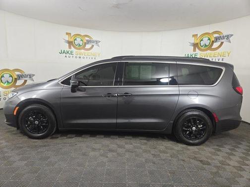 2022 Chrysler Pacifica Touring-L