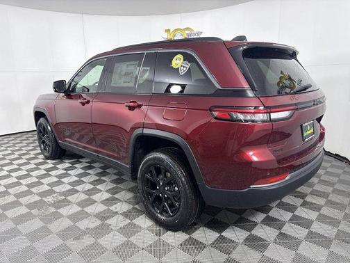 2026 Jeep Grand Cherokee Laredo