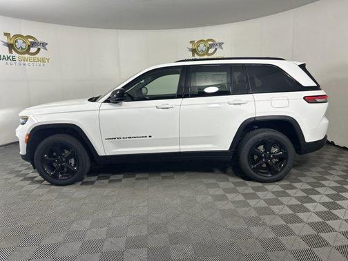 2025 Jeep Grand Cherokee Laredo