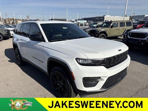 2025 Jeep Grand Cherokee Laredo