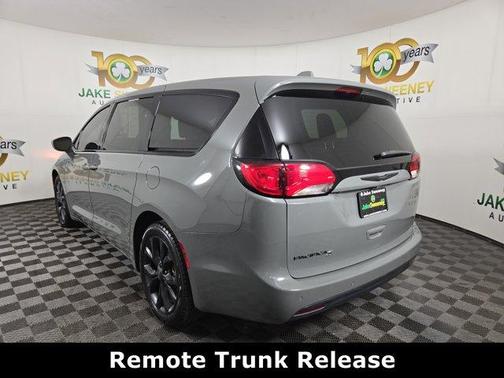 2020 Chrysler Pacifica Touring