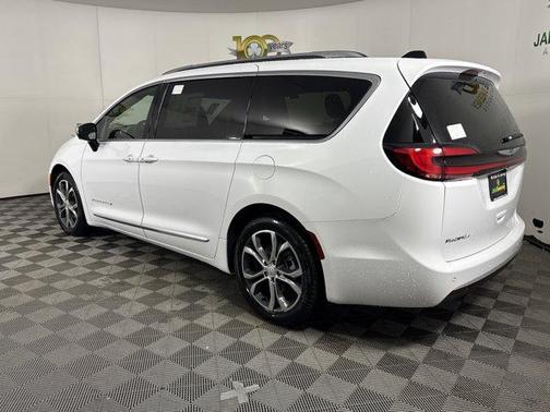 2026 Chrysler Pacifica Pinnacle