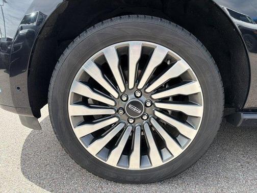 Infinite Black Metallic 2019 Lincoln Navigator Reserve